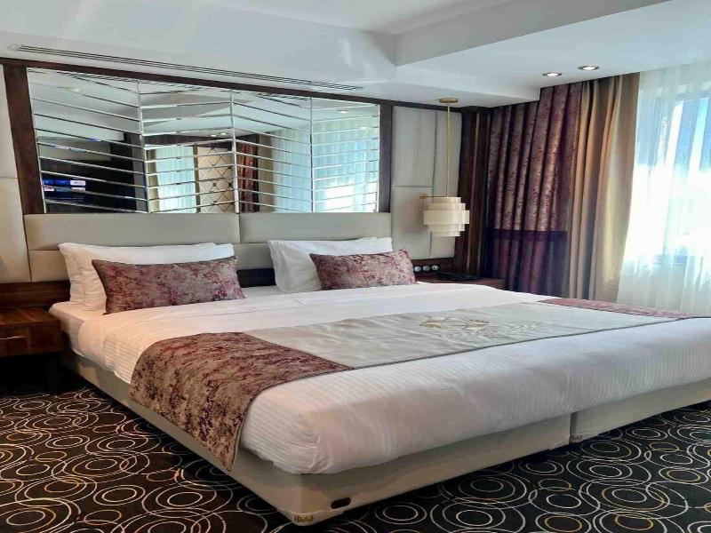 Golden Rose Hotel & Spa image