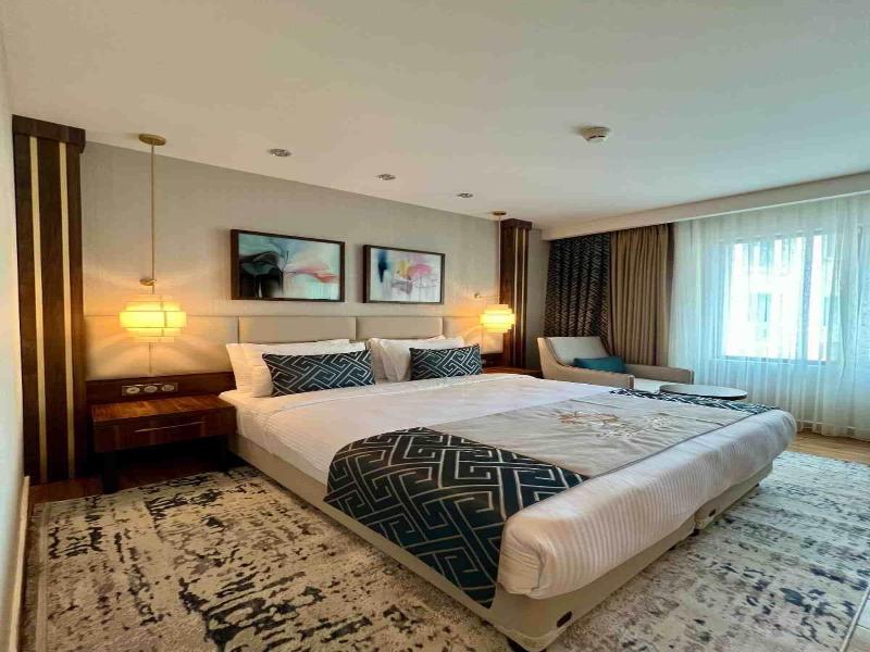 Golden Rose Hotel & Spa image