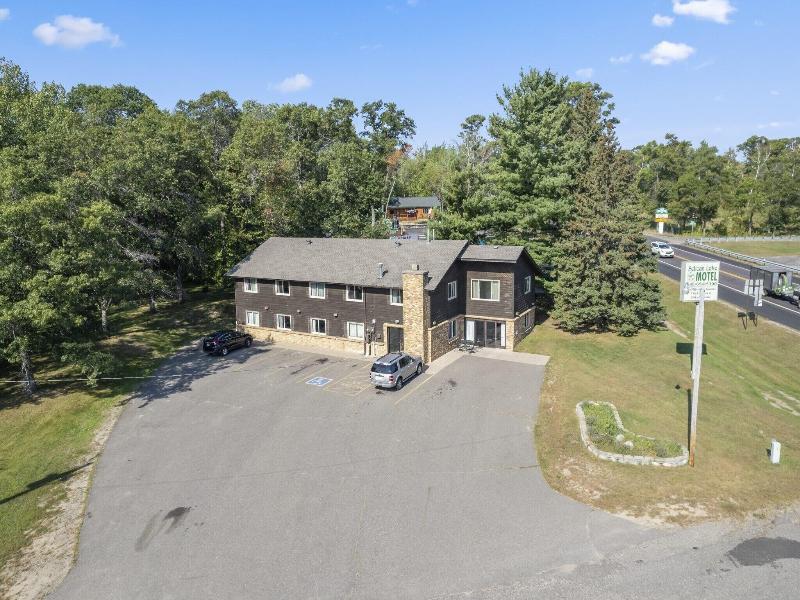 Pelican Lakes Motel