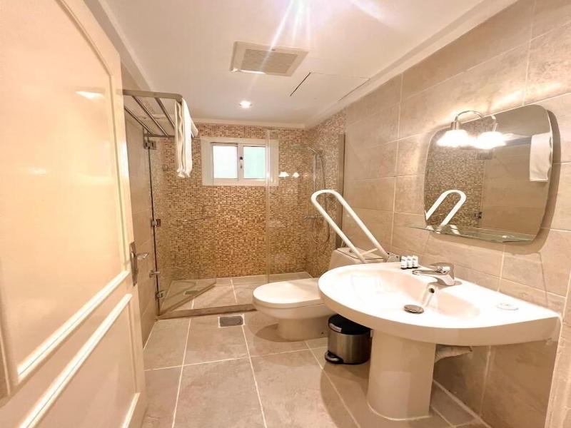 Loren Serviced Apartment Alslamah — view