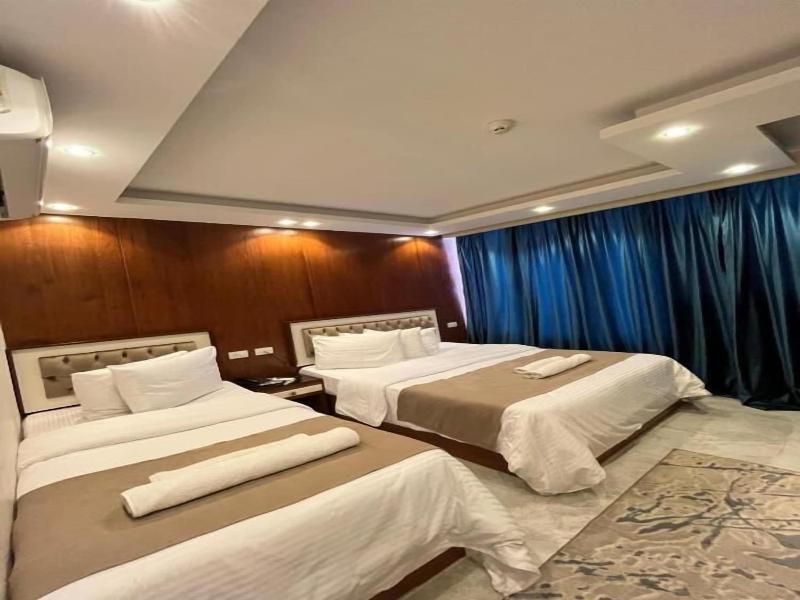 Sun City Hotel image