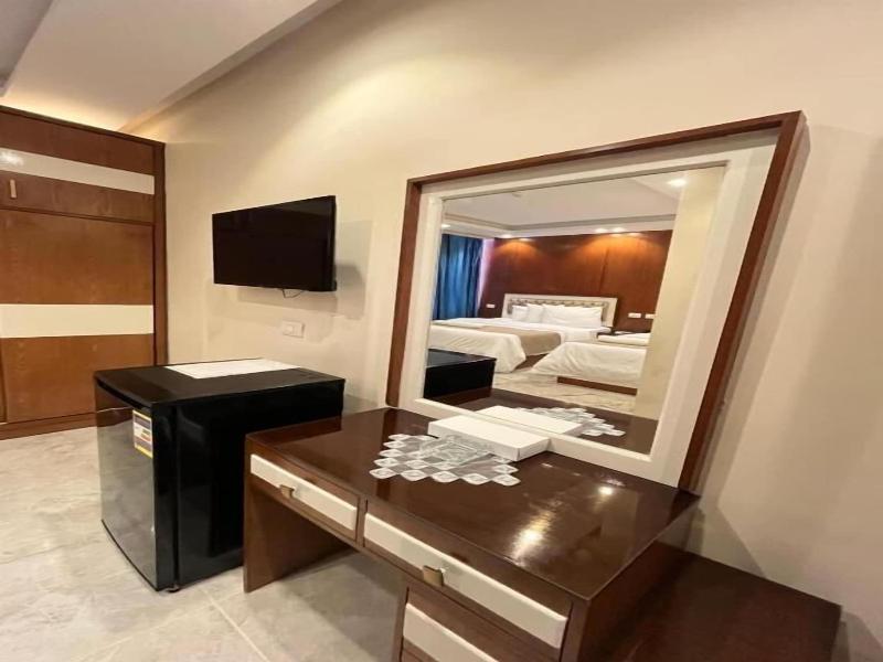Sun City Hotel image