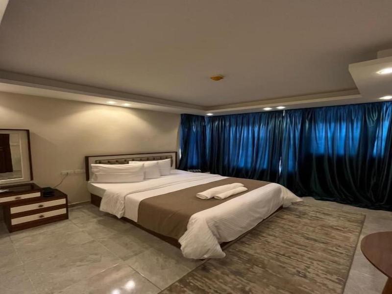 Sun City Hotel image