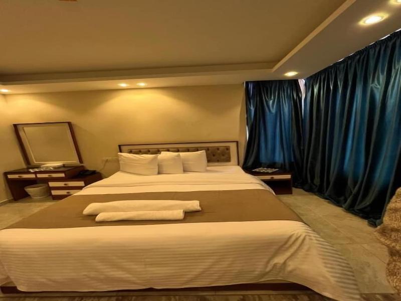 Sun City Hotel image