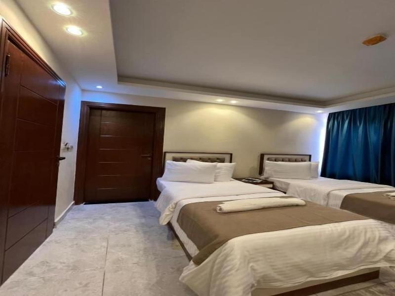 Sun City Hotel image