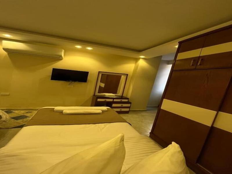 Sun City Hotel image