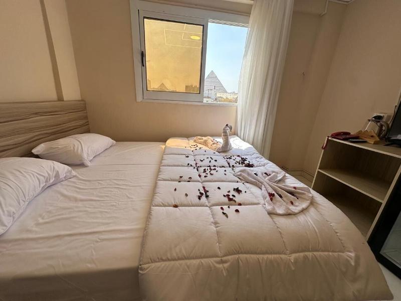 Pyramids Express View Inn image