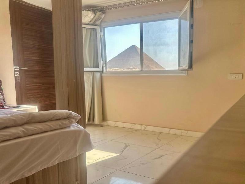 Pyramids Express View Inn image