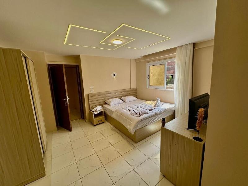 Pyramids Express View Inn image