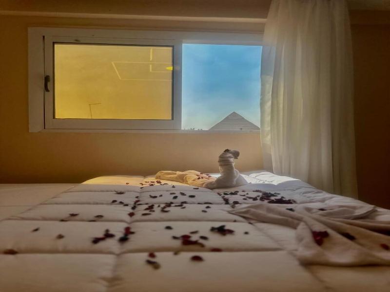 Pyramids Express View Inn image