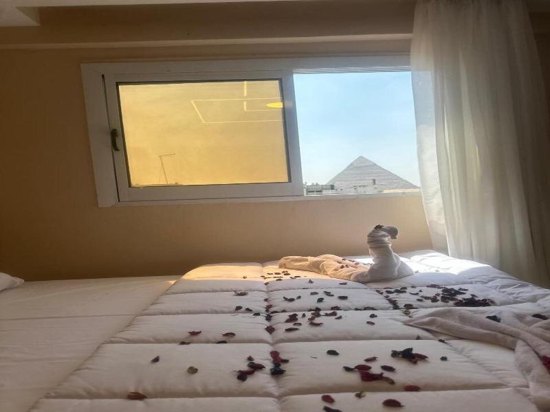 Pyramids Express View Inn image