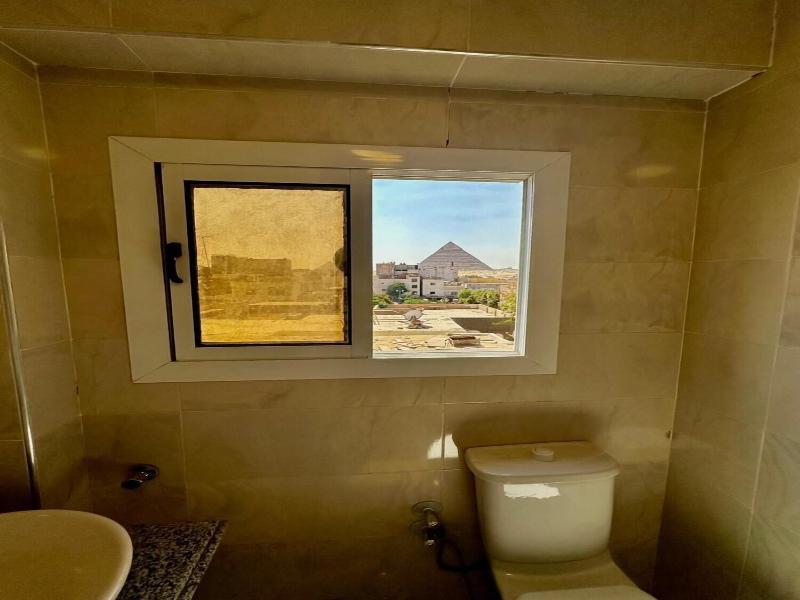 Pyramids Express View Inn image