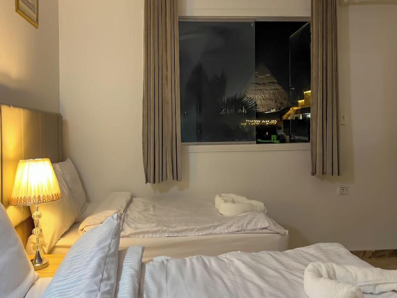 Pyramids Express View Inn image
