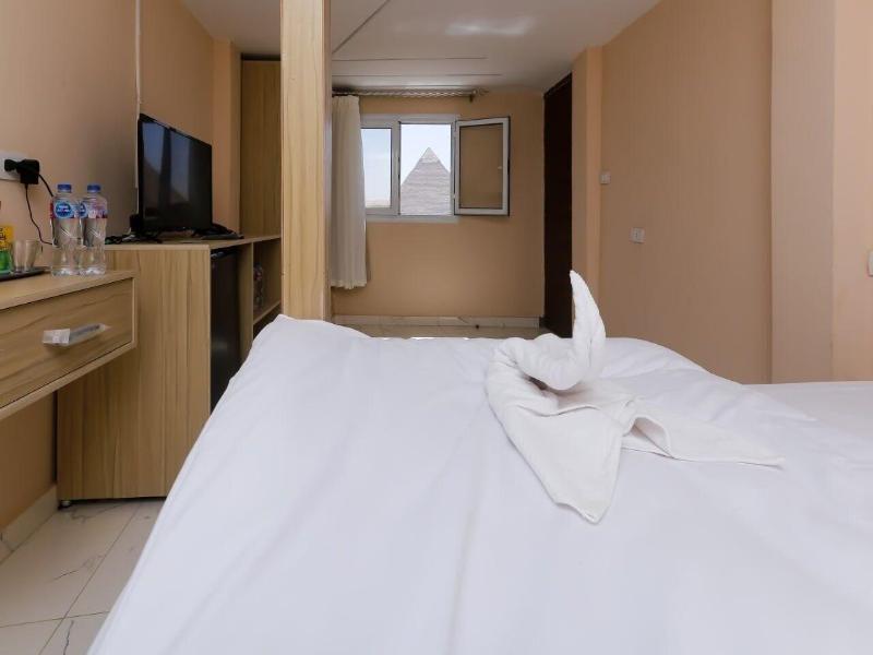 Pyramids Express View Inn image