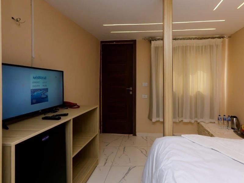 Pyramids Express View Inn image