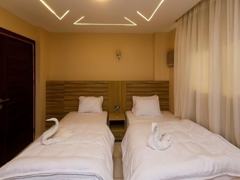 Pyramids Express View Inn image