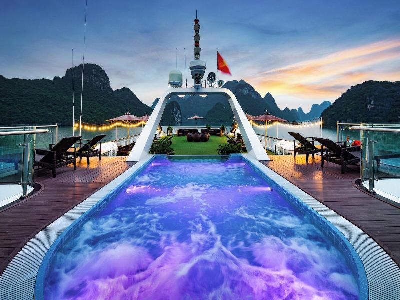 Dora Cruise image