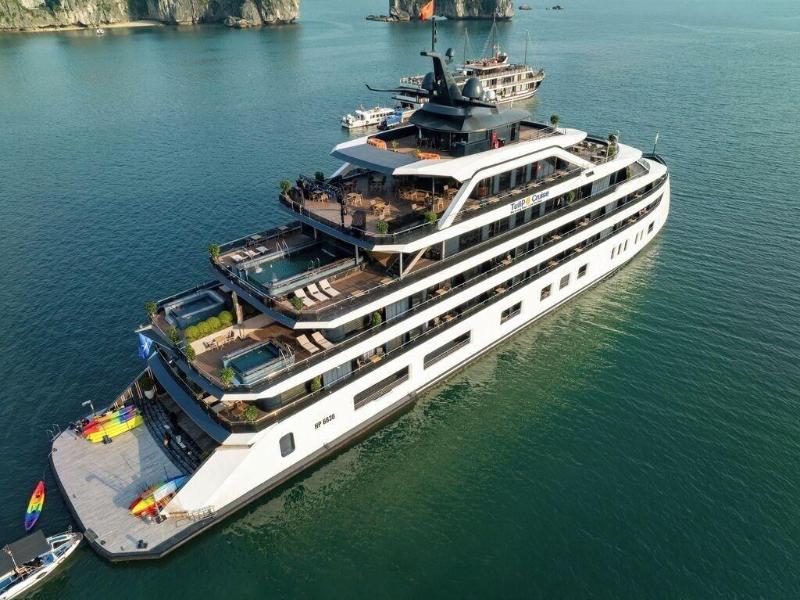 Dora Cruise image