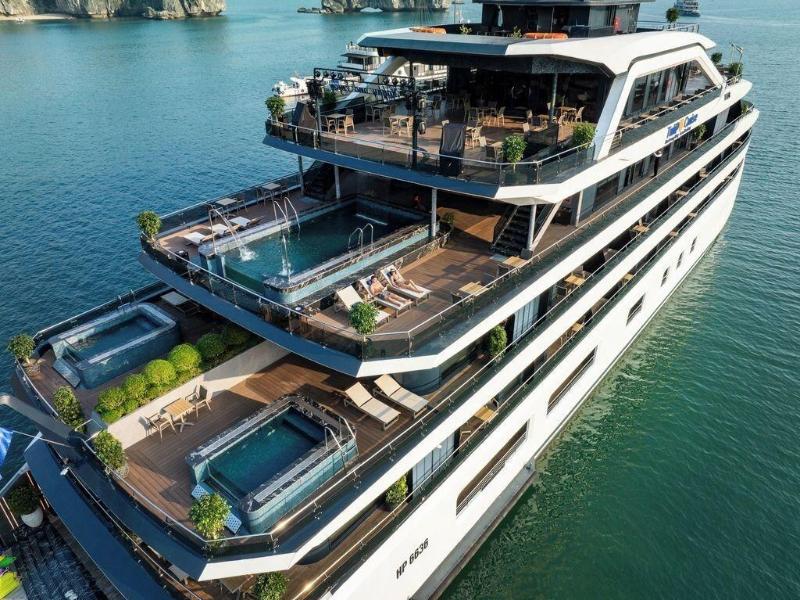 Dora Cruise image