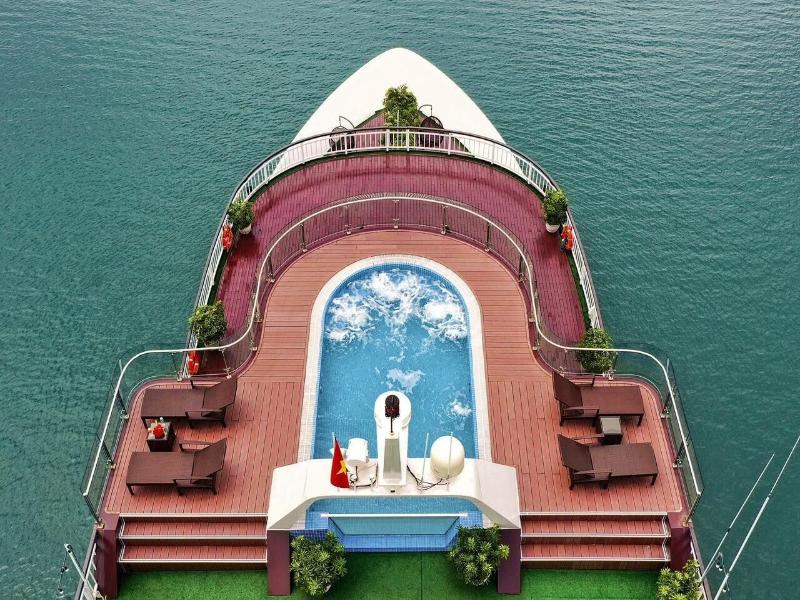 Dora Cruise image