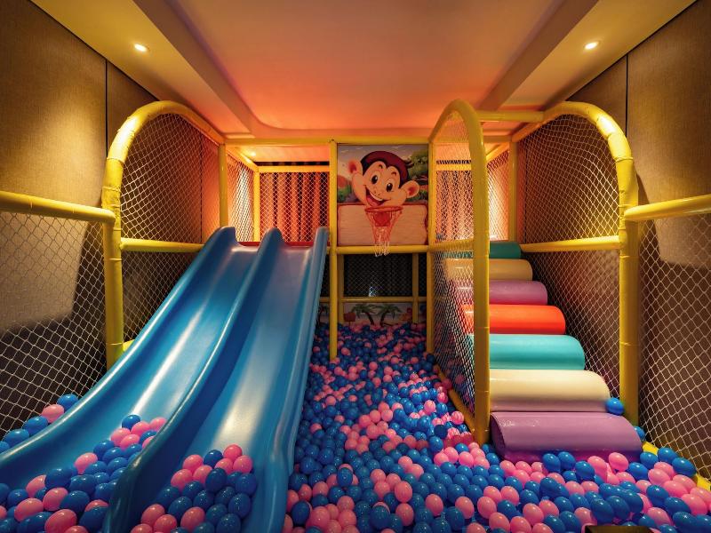 Dora Cruise image