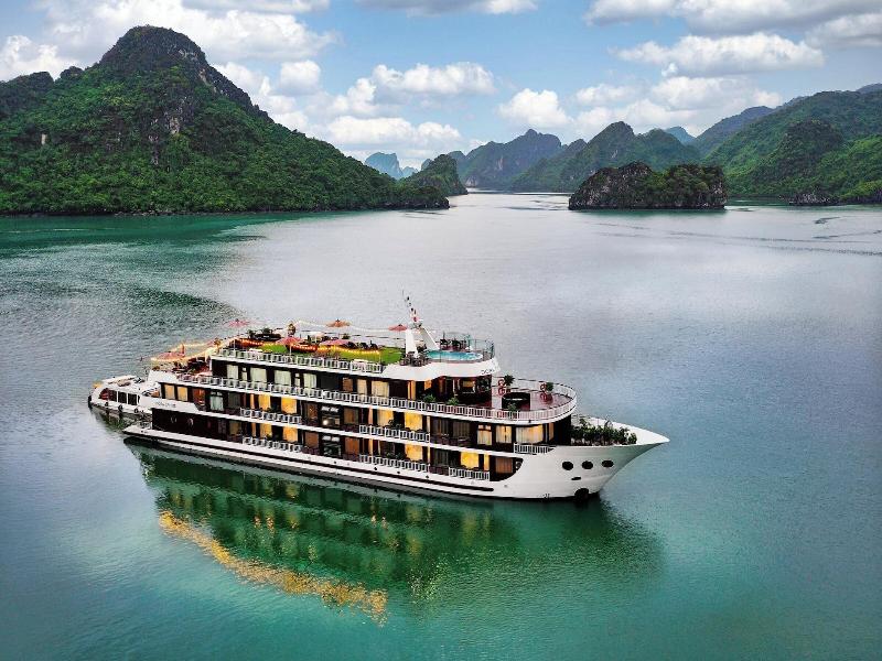 Dora Cruise image