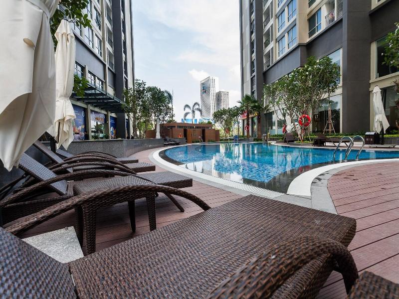 Cozy- Vinhomes Central Park Apartments image