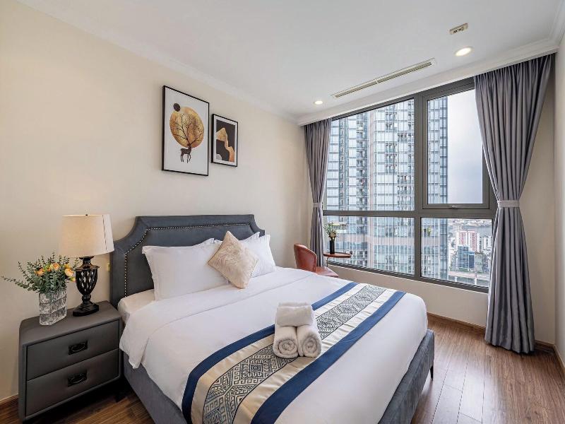 Cozy- Vinhomes Central Park Apartments image