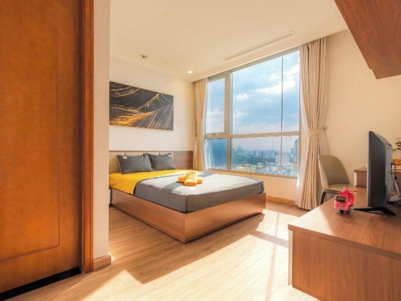 Cozy- Vinhomes Central Park Apartments image