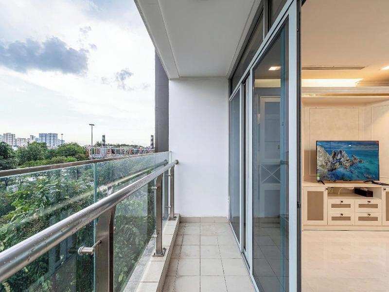 Cozy- Vinhomes Central Park Apartments image