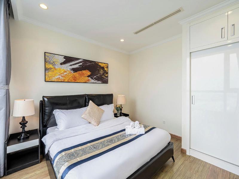 Cozy- Vinhomes Central Park Apartments image