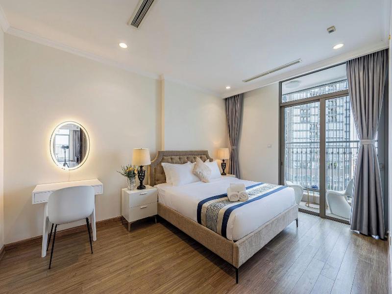 Cozy- Vinhomes Central Park Apartments image