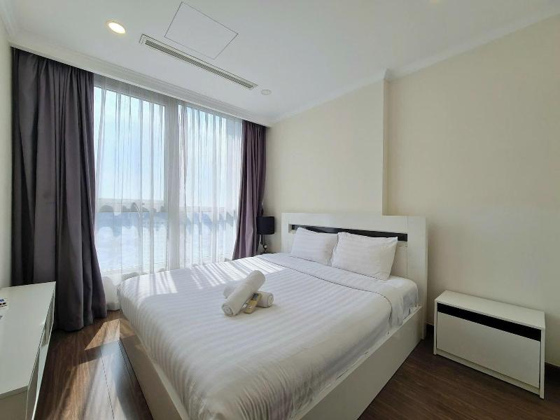 Cozy- Vinhomes Central Park Apartments image