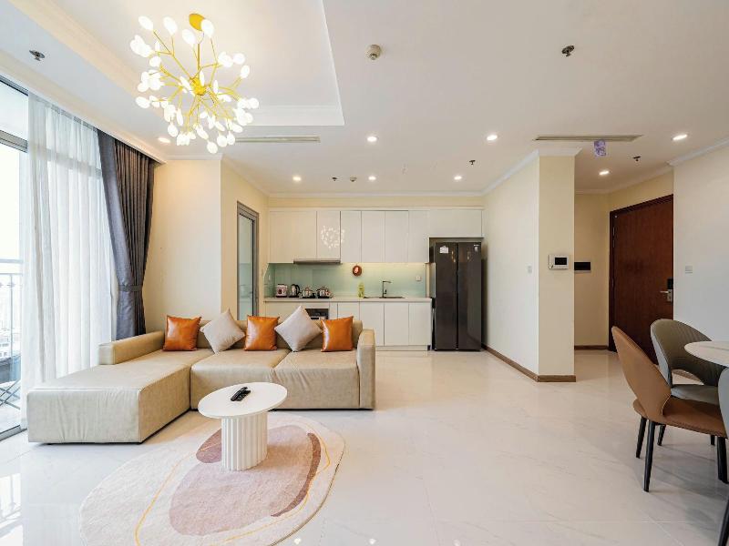 Cozy- Vinhomes Central Park Apartments image