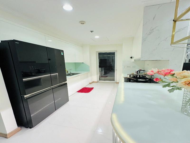 Cozy- Vinhomes Central Park Apartments image