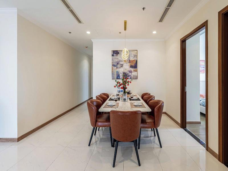 Cozy- Vinhomes Central Park Apartments image