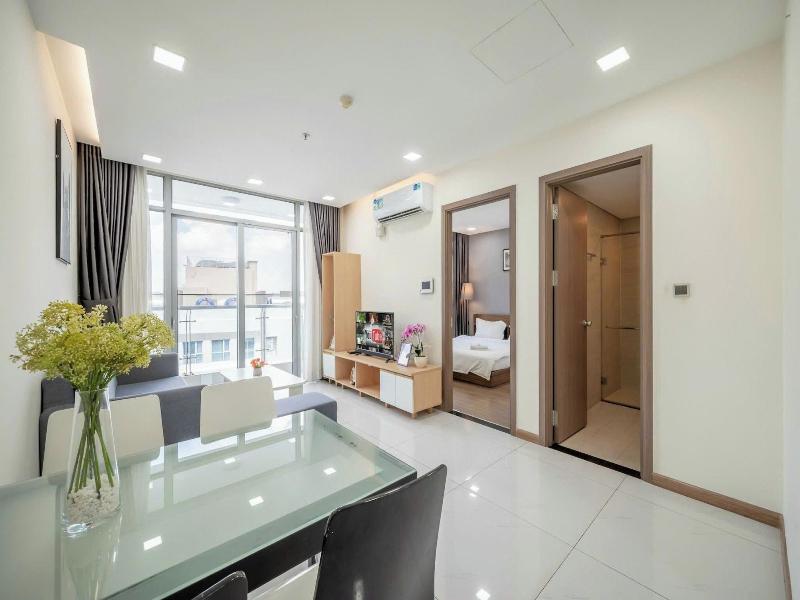 Cozy- Vinhomes Central Park Apartments image