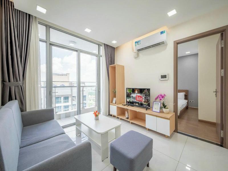 Cozy- Vinhomes Central Park Apartments image
