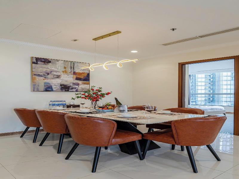 Cozy- Vinhomes Central Park Apartments image