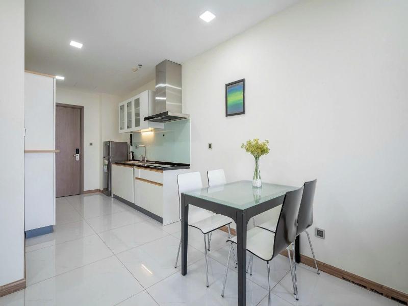 Cozy- Vinhomes Central Park Apartments image
