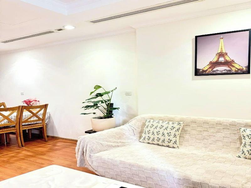 Cozy- Vinhomes Central Park Apartments image