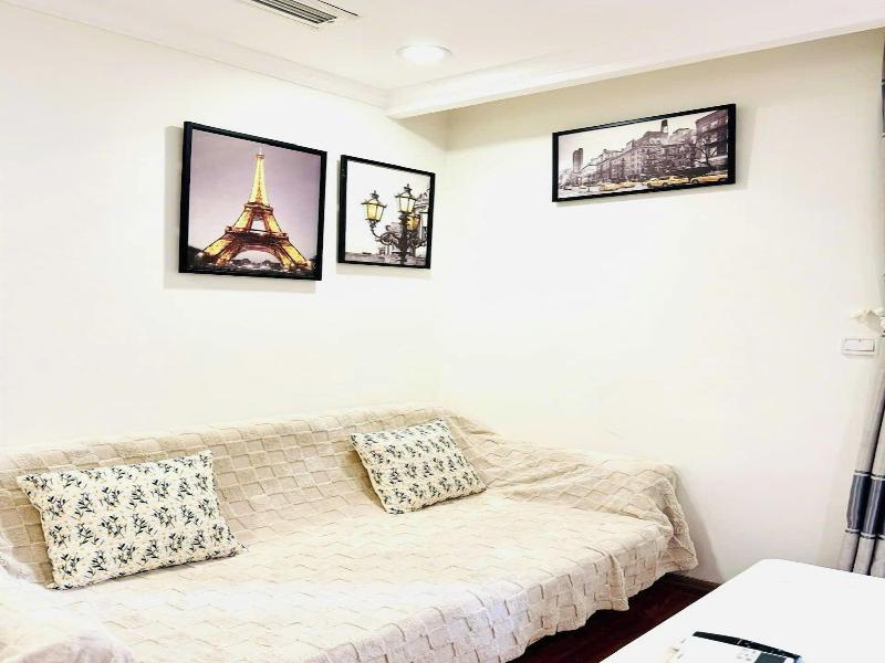 Cozy- Vinhomes Central Park Apartments image