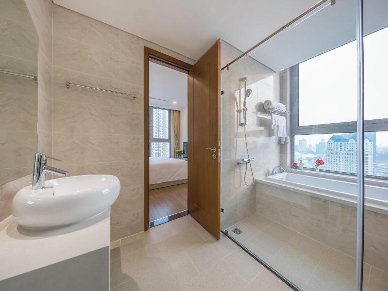 Cozy- Vinhomes Central Park Apartments image