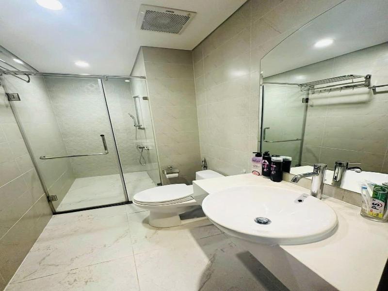 Cozy- Vinhomes Central Park Apartments image