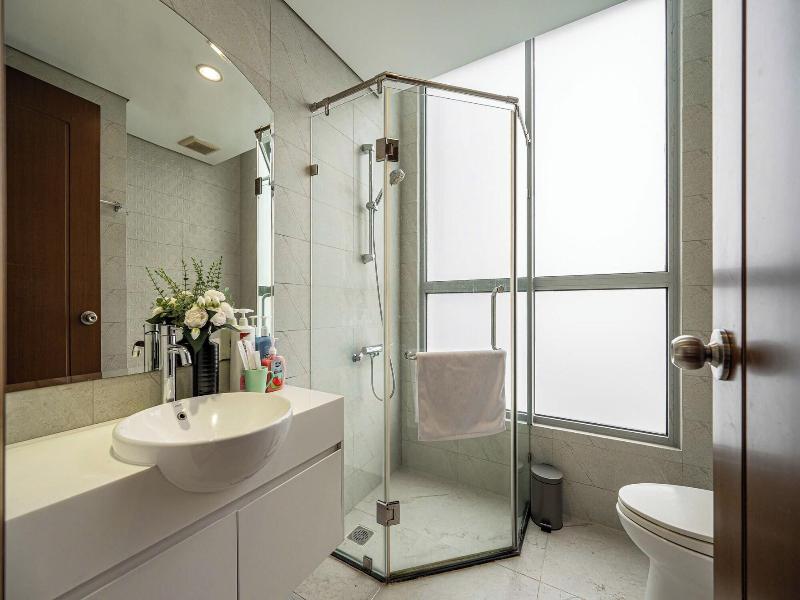 Cozy- Vinhomes Central Park Apartments image