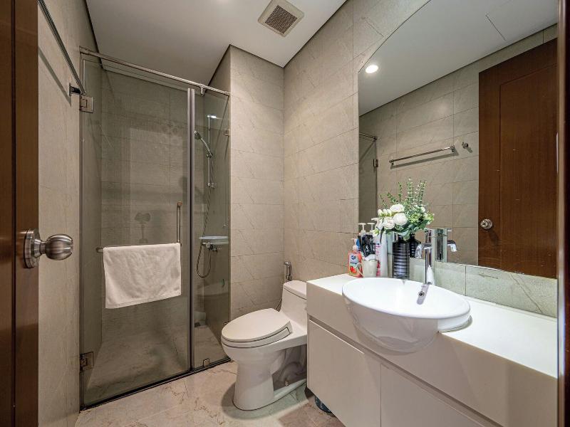 Cozy- Vinhomes Central Park Apartments image