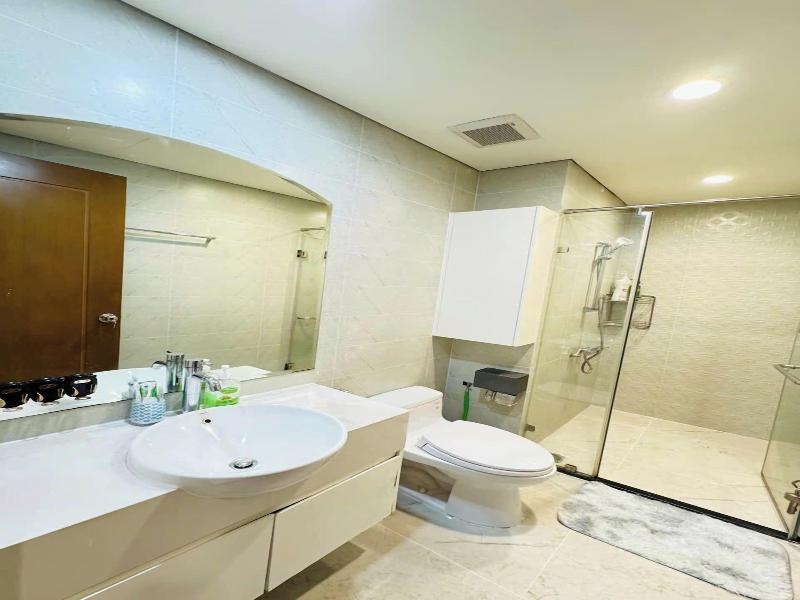 Cozy- Vinhomes Central Park Apartments image