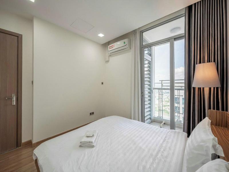 Cozy- Vinhomes Central Park Apartments image
