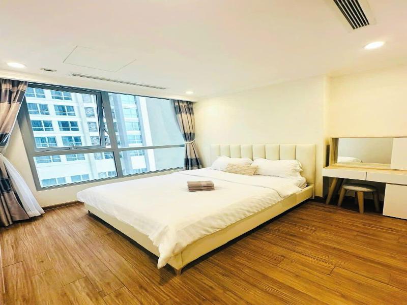 Cozy- Vinhomes Central Park Apartments image