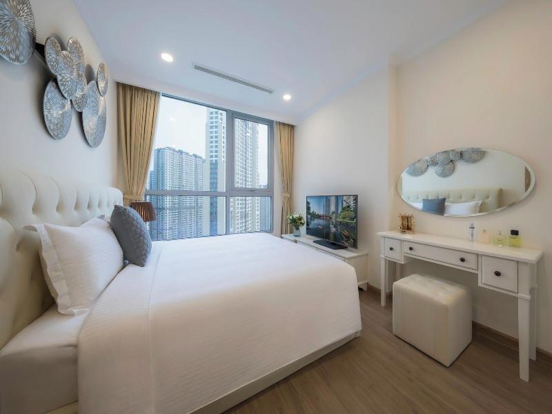 Cozy- Vinhomes Central Park Apartments image